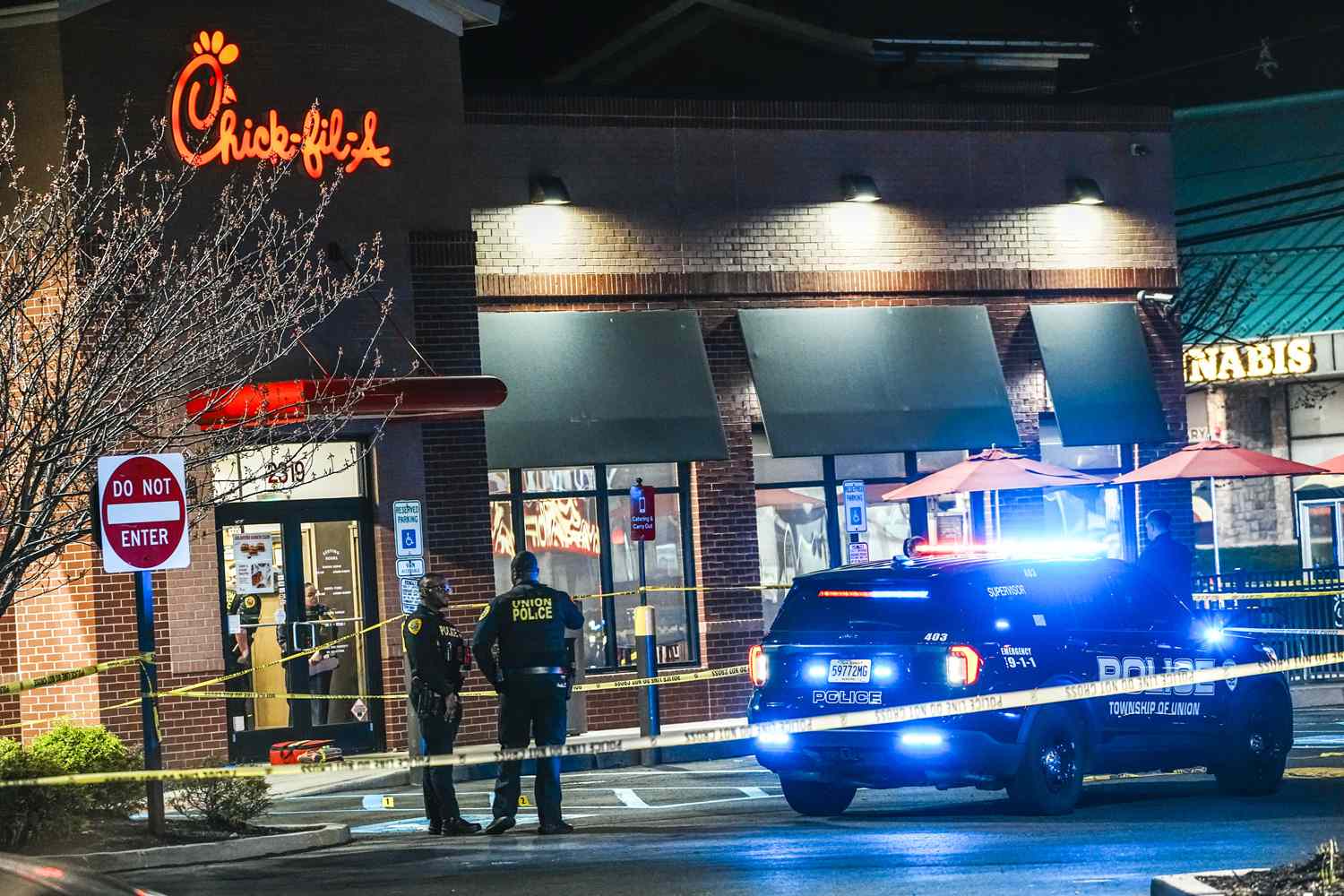 At least 6 people shot inside Chick-fil-A by several mask-wearing suspects: police
